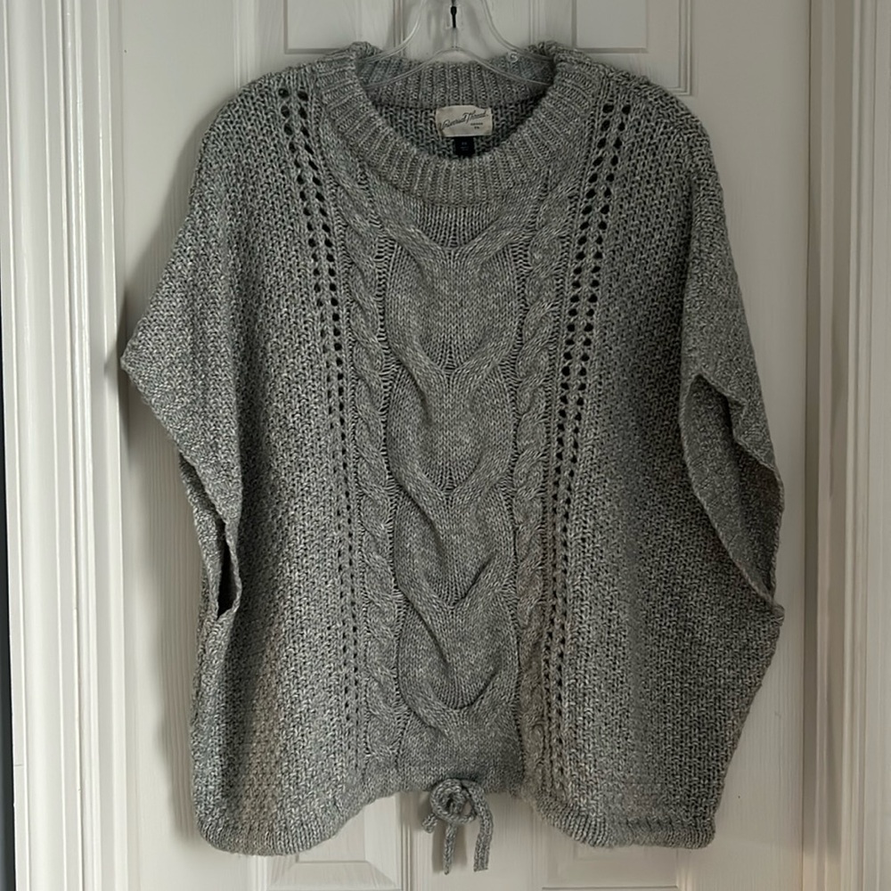 ⚜️ Universal thread Gray gorgeous poncho Sweater size XXL